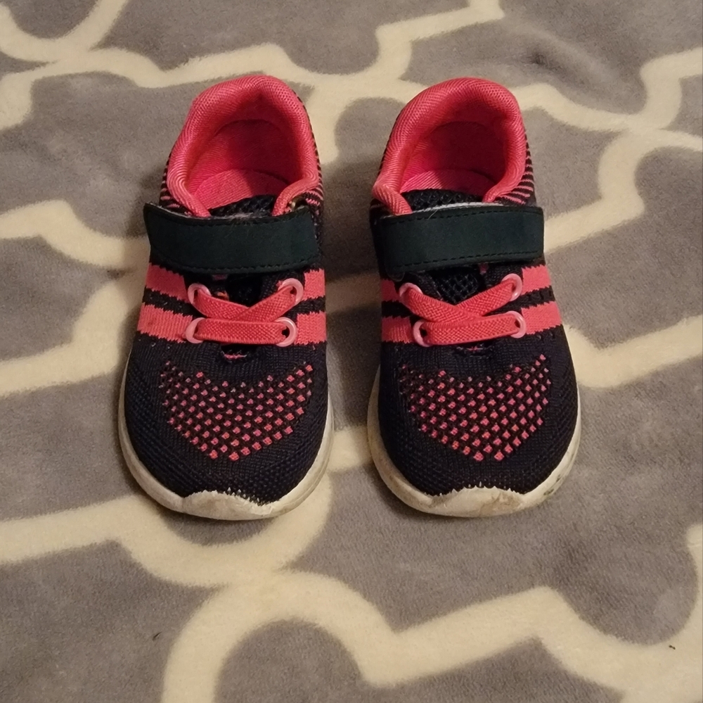 Toddler tennis shoes